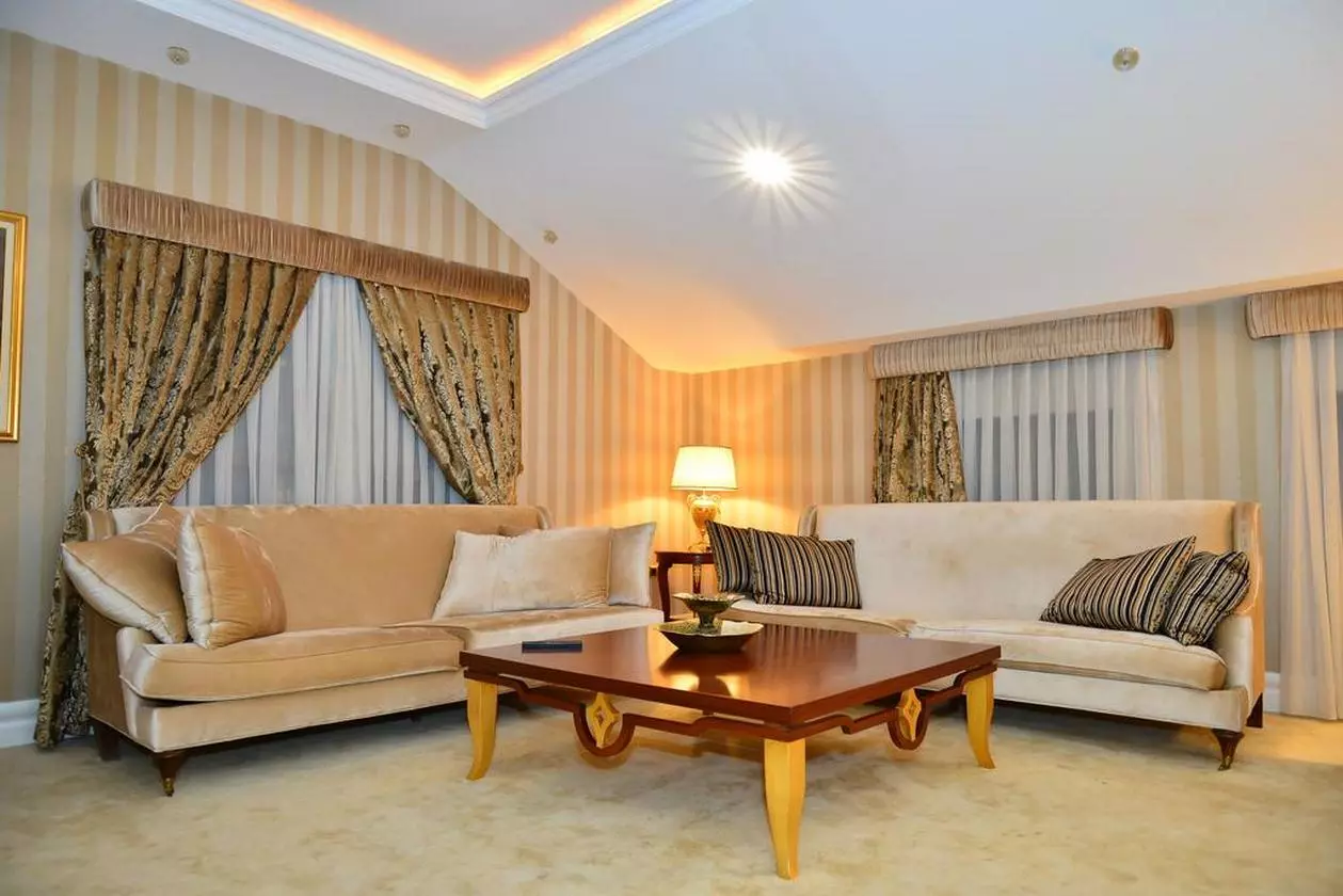 LAKEPALACE_SHABAVIZ (18).jpg